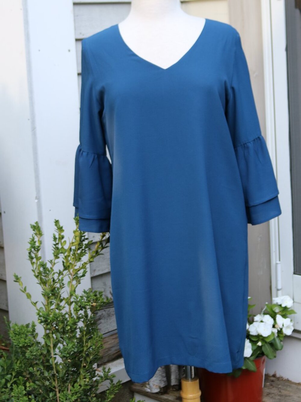 Belongsci Blue V-Neck 3/4 Bell Sleeve Poly Crepe Flowy Dress Sz LARGE